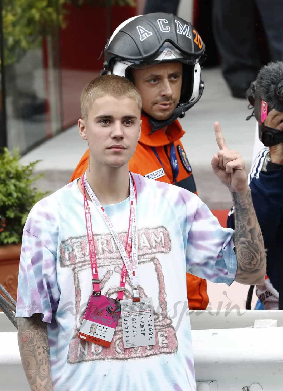 justin bieber estrena look en la formula 1