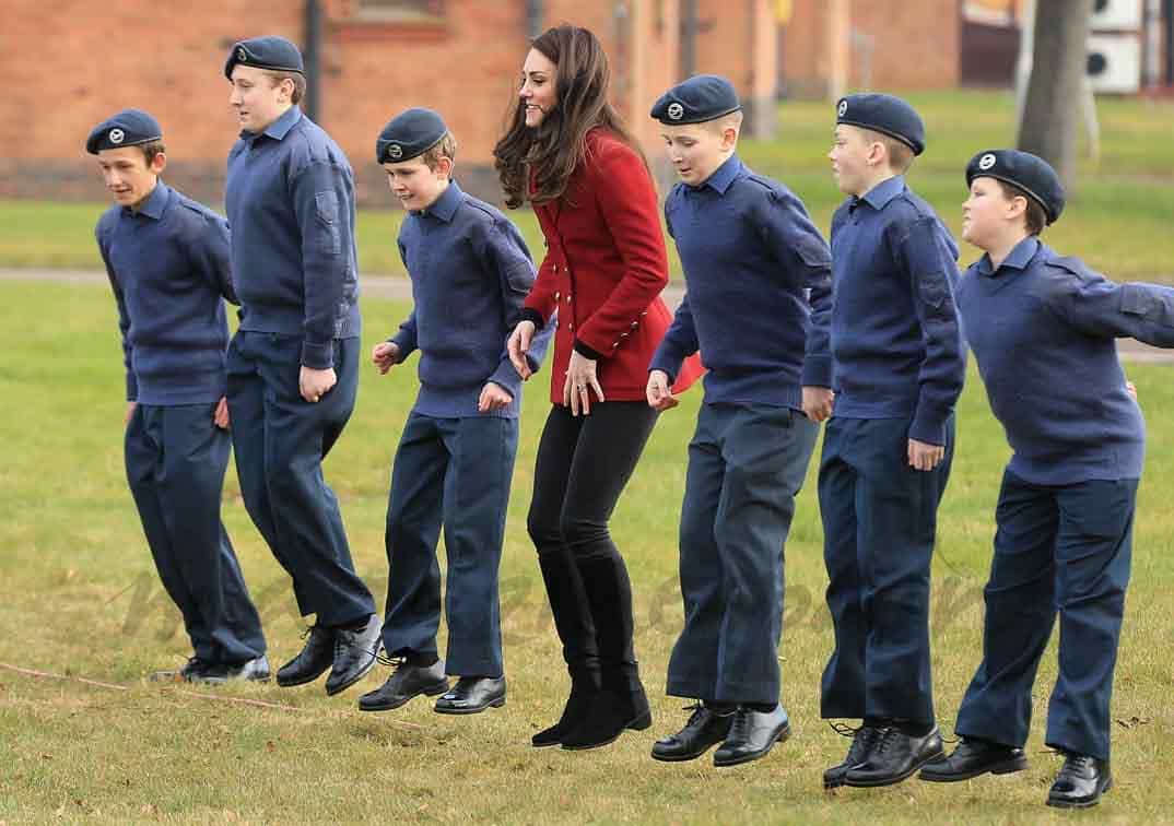 kate middleton paseo en avion de la raf