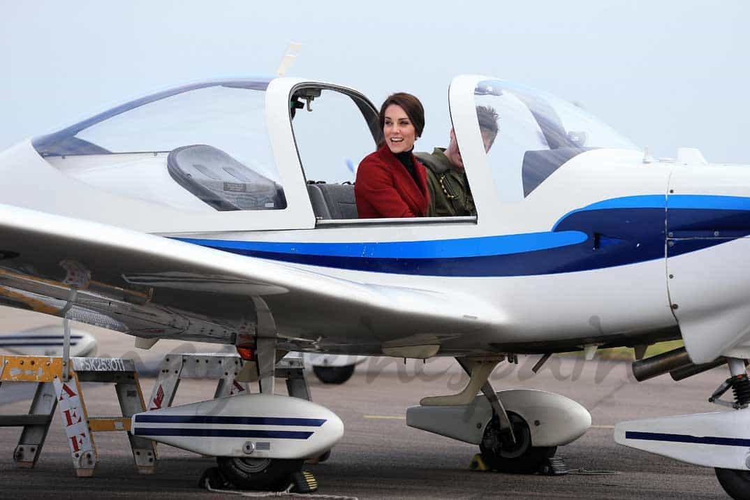 kate middleton paseo en avion de la raf