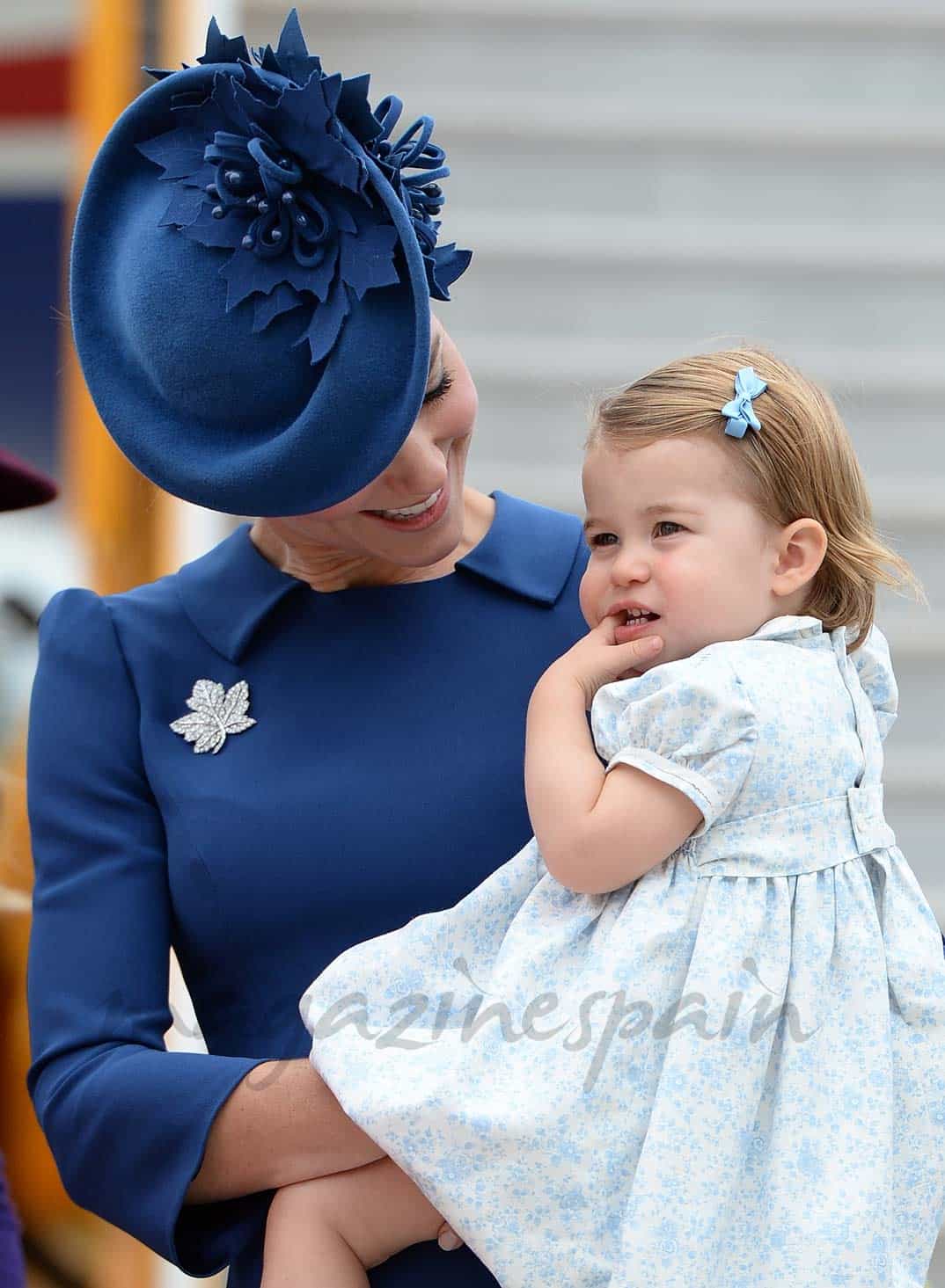 Duquesa de Cambridge y la princesa Charlotte