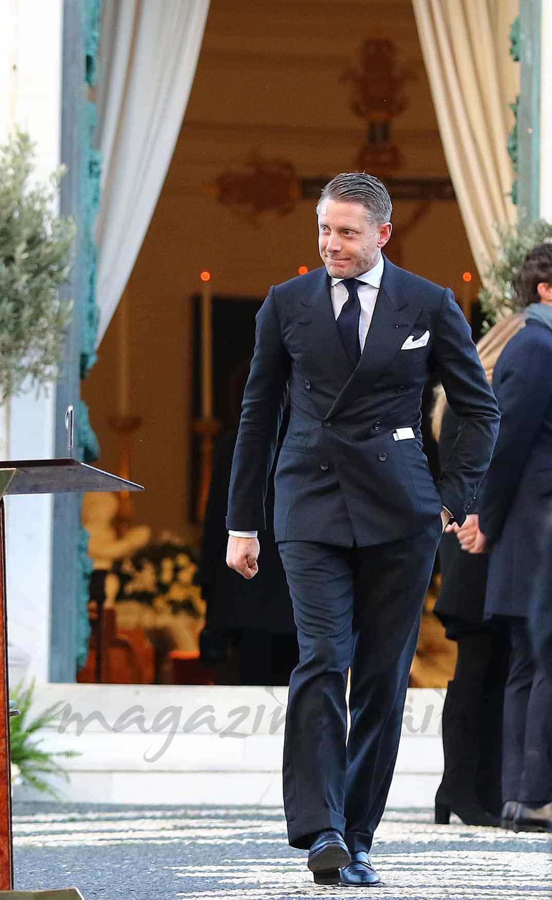 lapo elkann reaparece en el funeral de franca sozzani