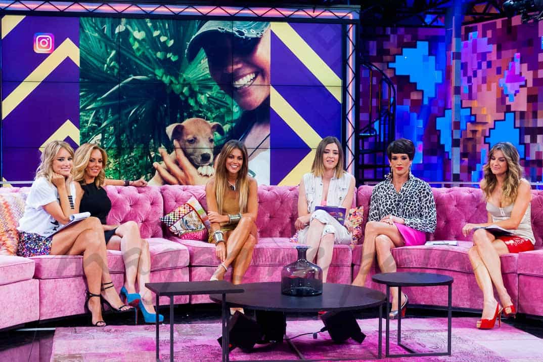 Lara Álvarez en "Hable con ellas" junto a Alba Carrillo, Rocio Carrasco, Sandra Barneda, Soledad León y Mónica Martínez © Mediaset