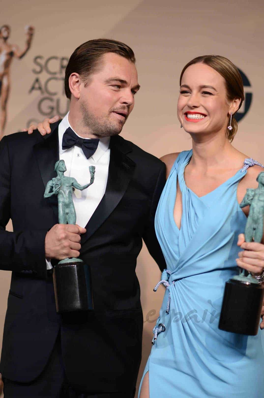 leonardo-dicaprio-y-brie-larson premiados por la asociacion de actores