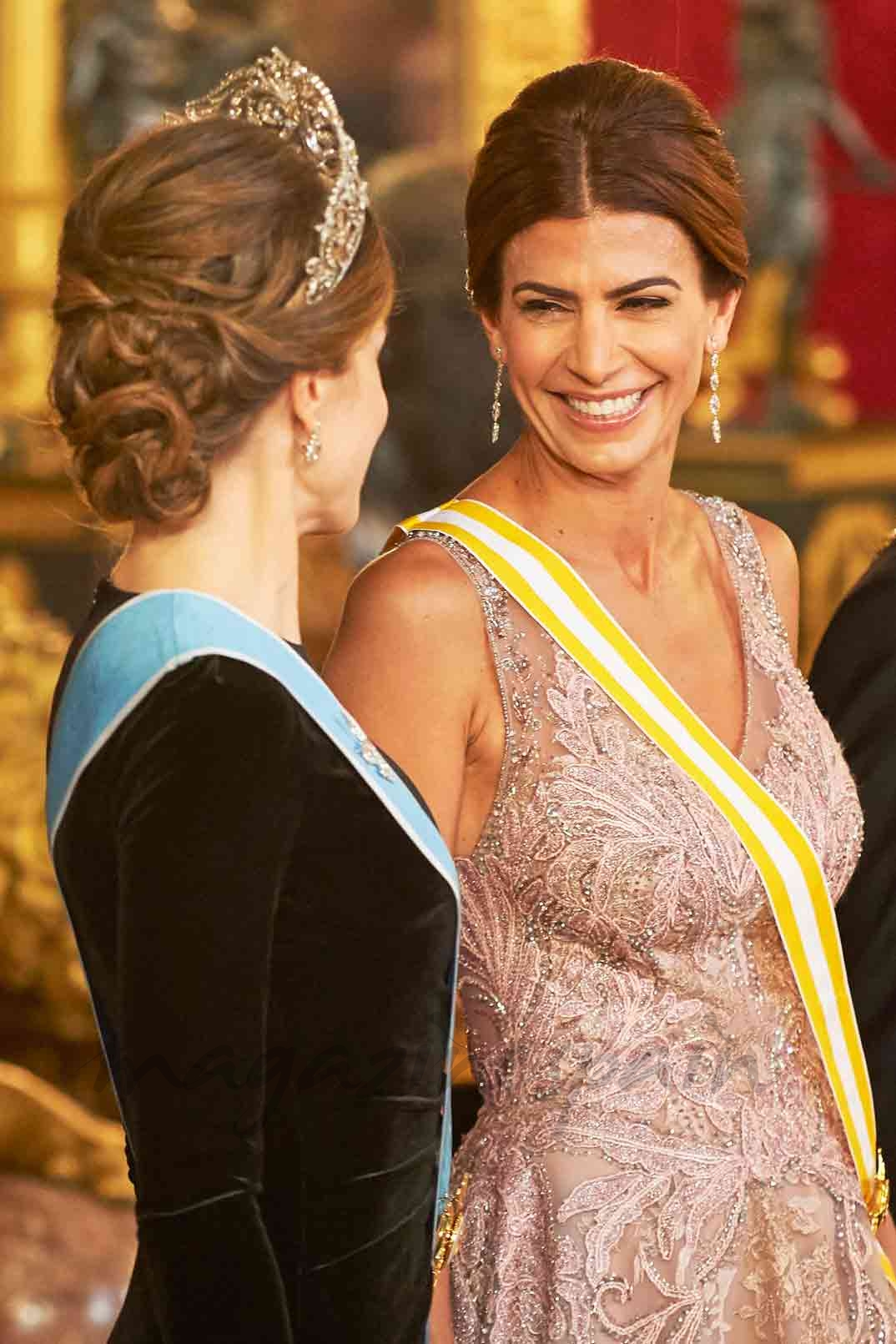 Reina Letizia y Juliana Awada