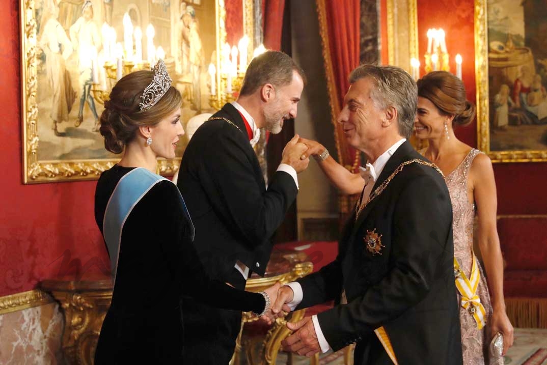 Reyes Felipe y Letizia con Mauricio Macri y su esposa Juliana Awada © Casa S.M. El Rey