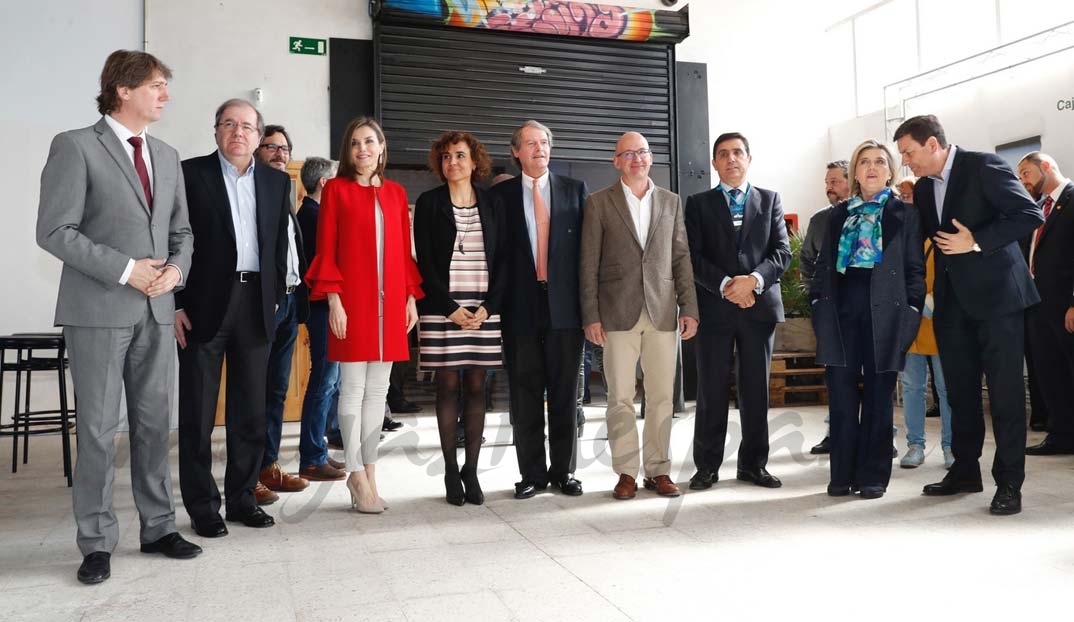 Doña Letizia y las autoridades asistentes, antes de comenzar el acto de proclamación del "Premio Fundación Princesa de Girona 2017" en su categoría de "Social" © Casa S.M. El Rey