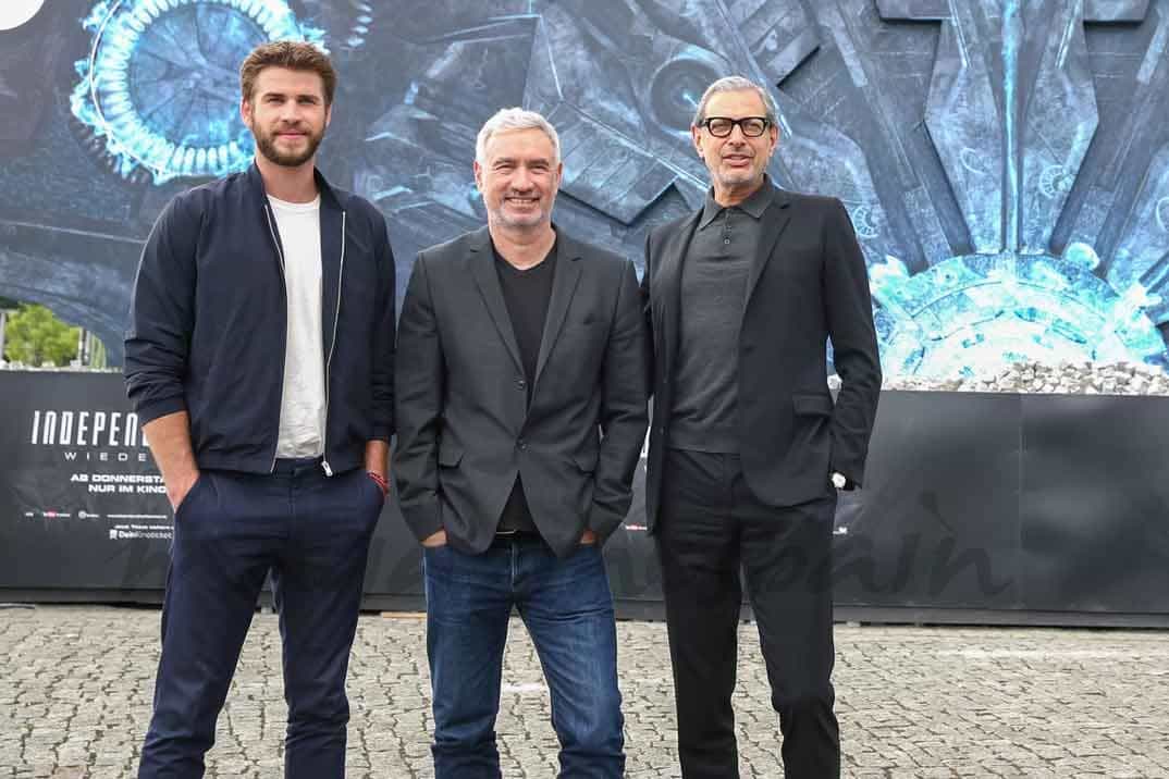 liam-hemsworth-roland-enmerich-y-jeff-goldblum en independence day