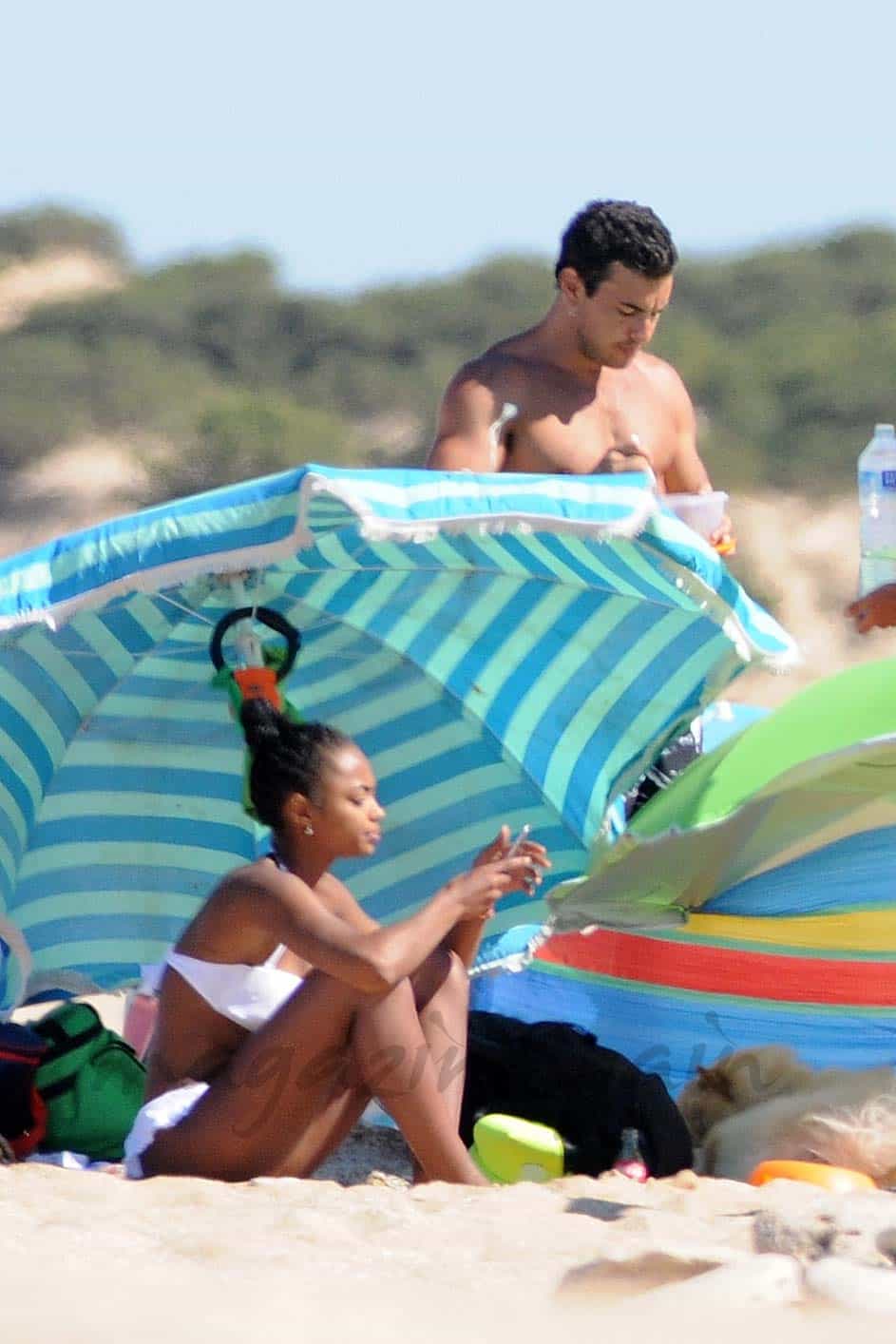 mario-casas-y-berta-vazquez-vacaciones-en-cadiz