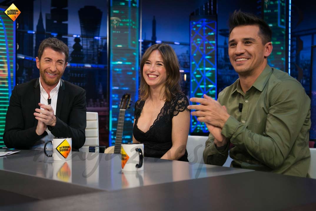 Marta Etura y Juan Carlos Librado con Pablo Motos en "El Hormiguero" © Atresmedia