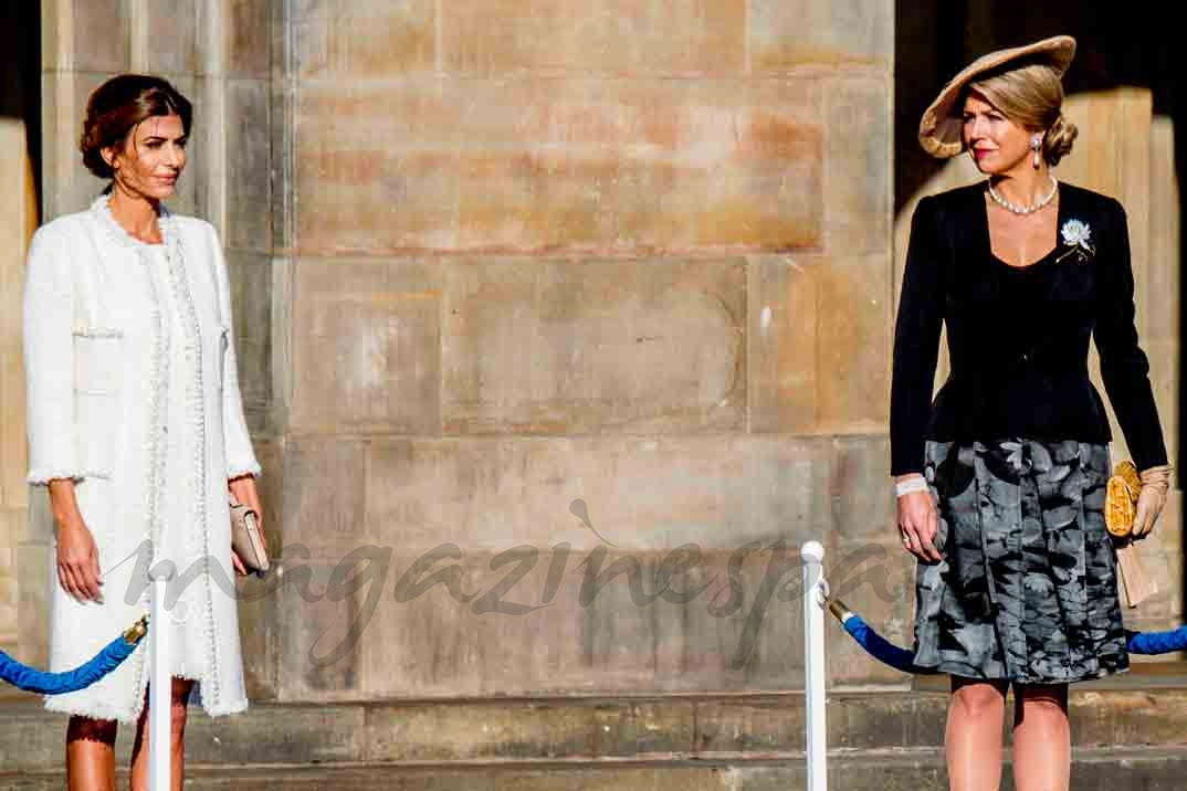 maxima de holanda y juliana awada compiten en elegancia