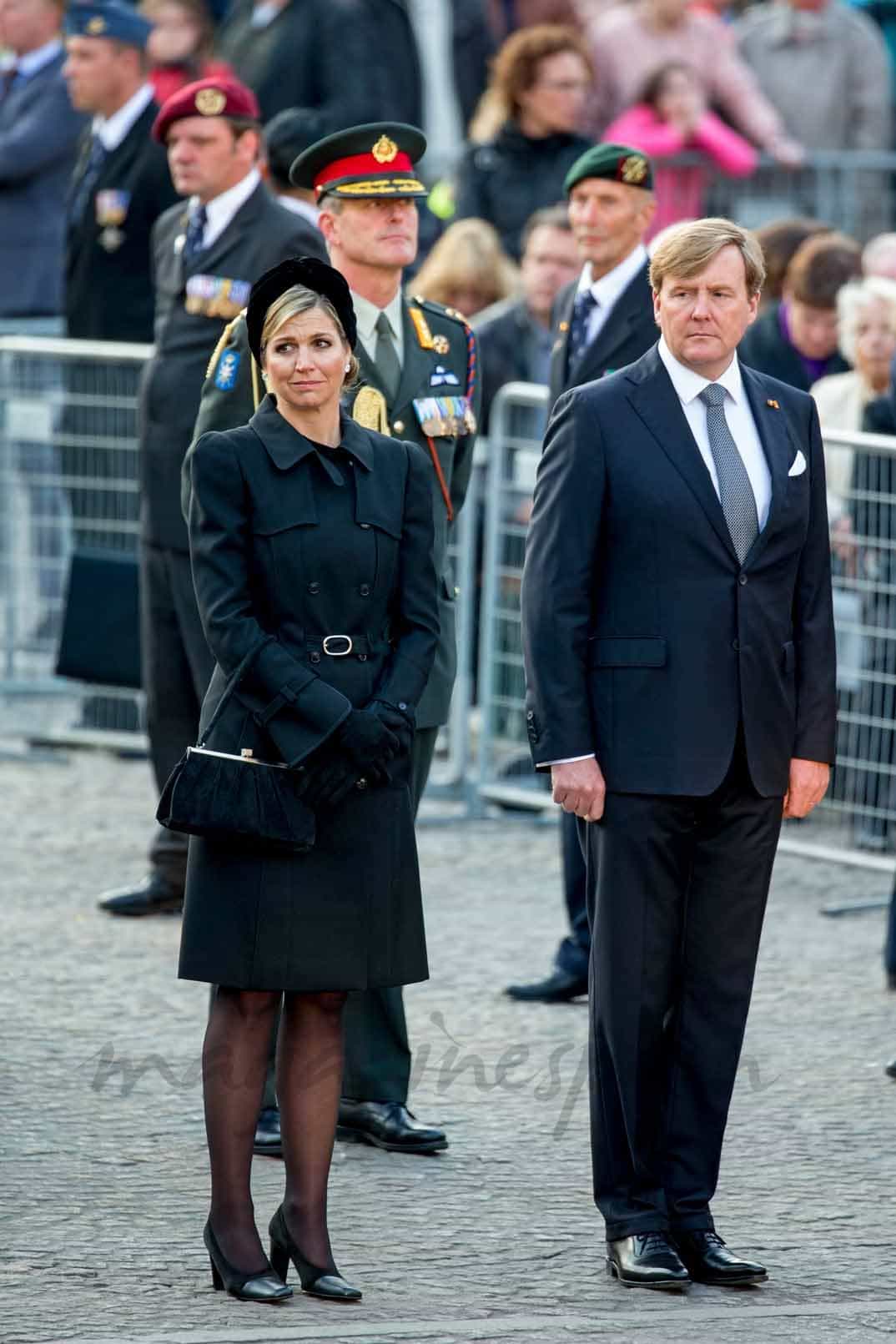 Máxima y Guillermo de Holanda en el homenaje a las victimas de la segunda guerra mundial