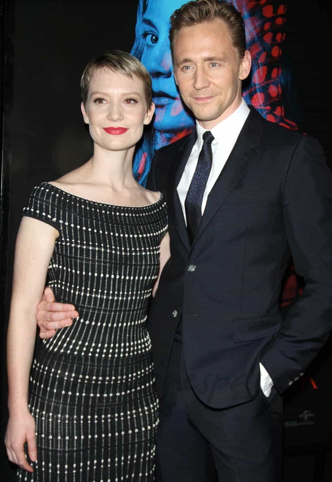 mia-wasikowska-y-tom-hiddleston