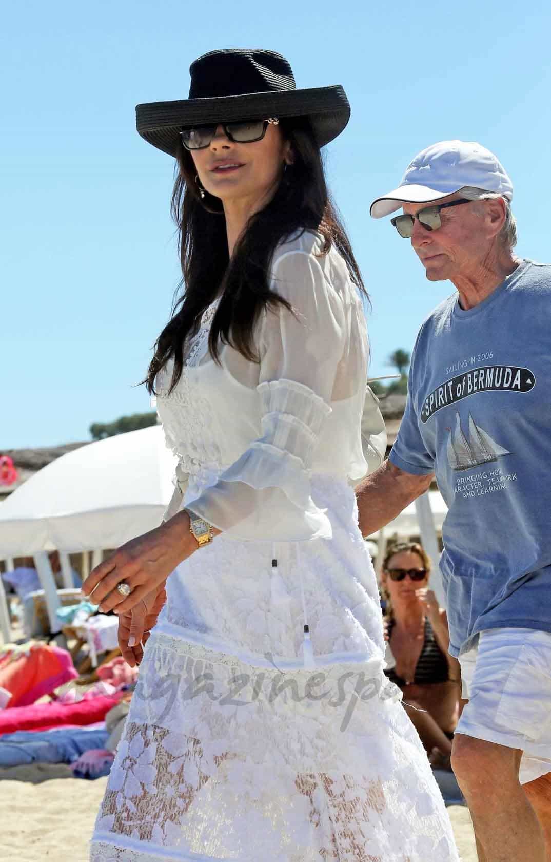 michael-douglas-y-catherine-zeta-jones vacaciones en saint tropez