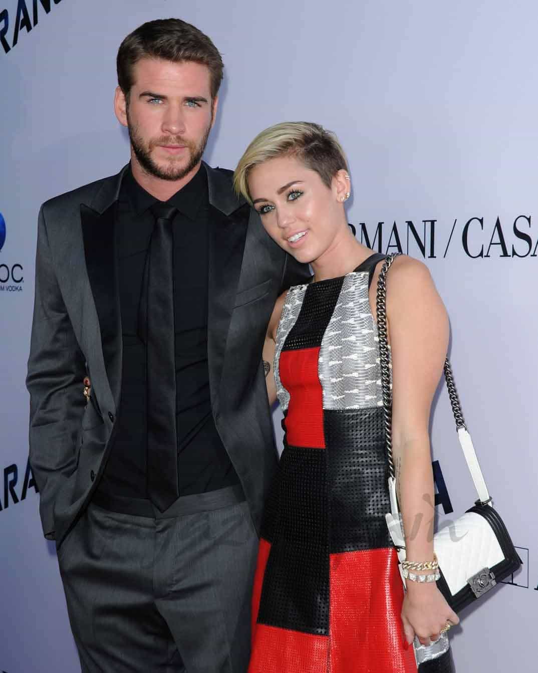 miley cyrus y liam hemsworth boda en año nuevo