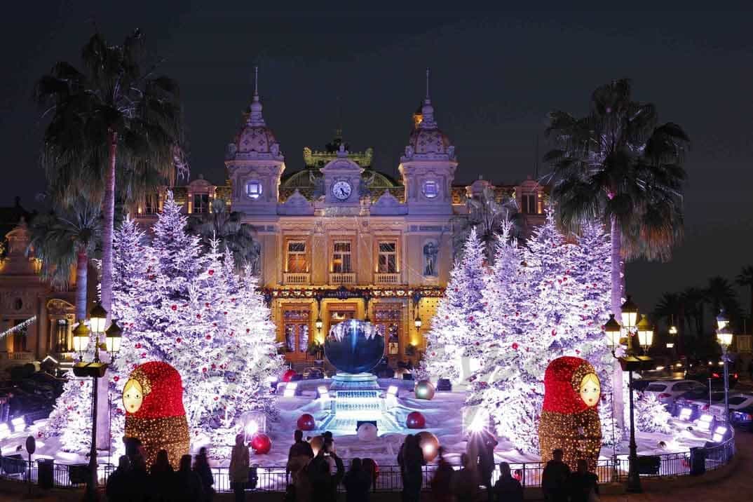 el palacio de monaco enciende sus luces de navidad