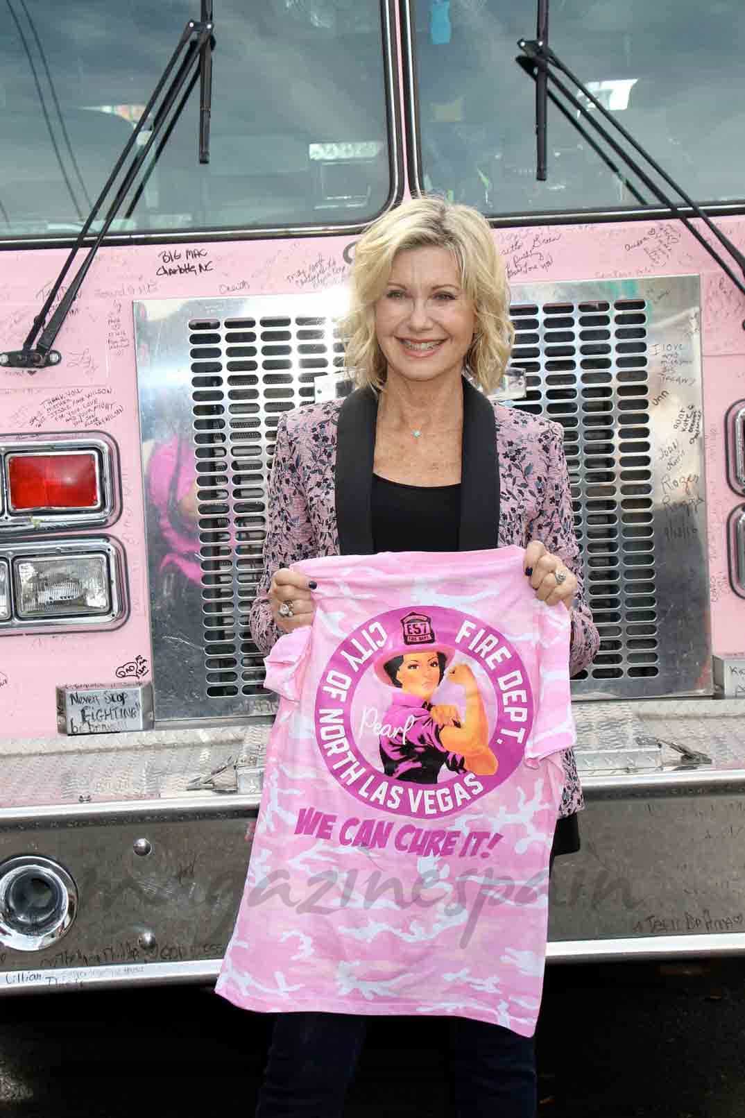 olivia newton john solidaria con los enfermos de cancer