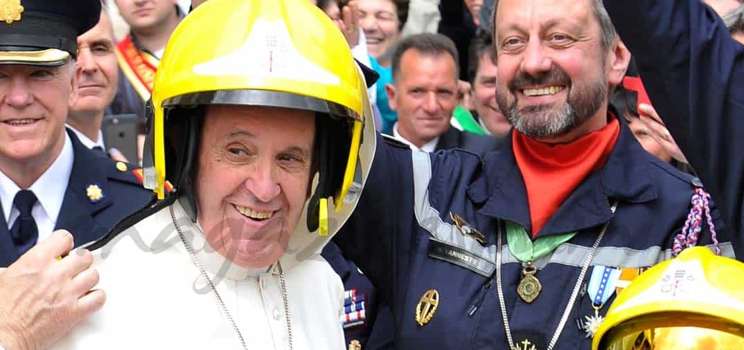 papa-francisco-bombero-plaza de san pedrop