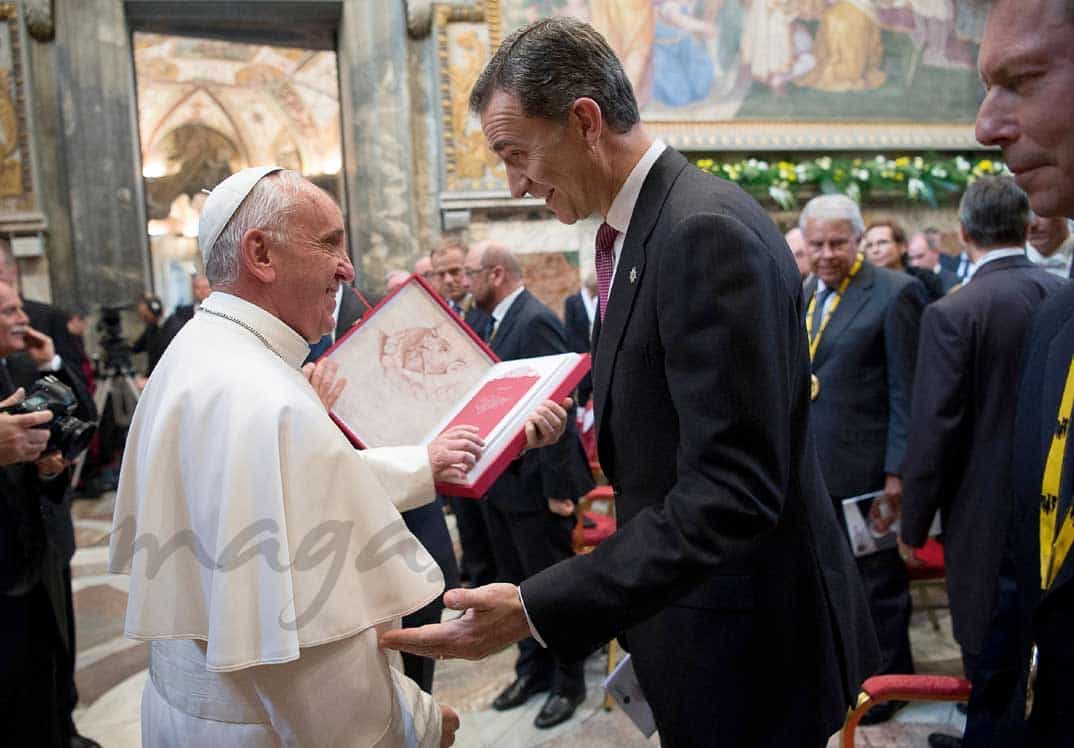 papa-francisco-rey-felipe en el premio carlomago