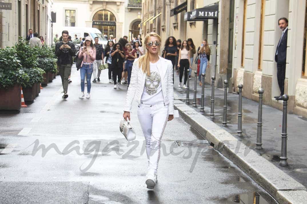 paris hilton paseo por las calles de milan