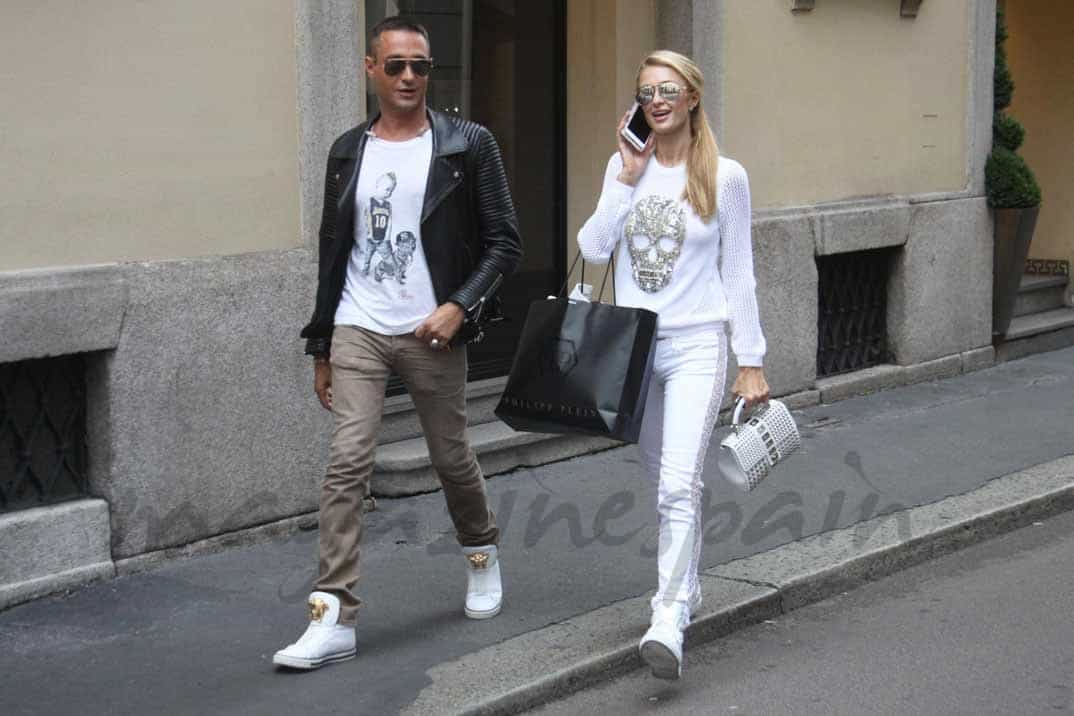 paris hilton paseo con un amigo por las calles de milan