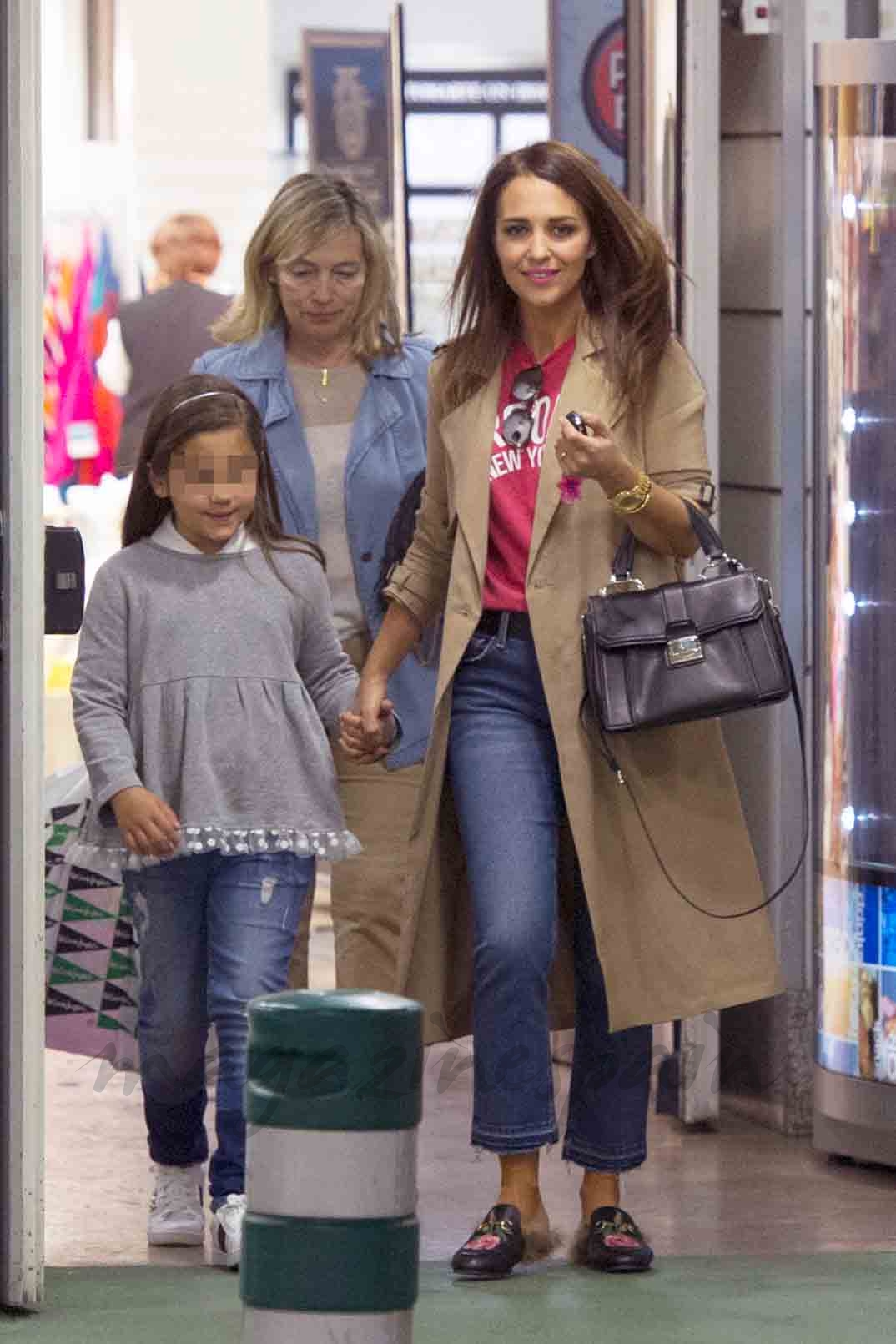 paula echevarria con su madre y su hija de compras