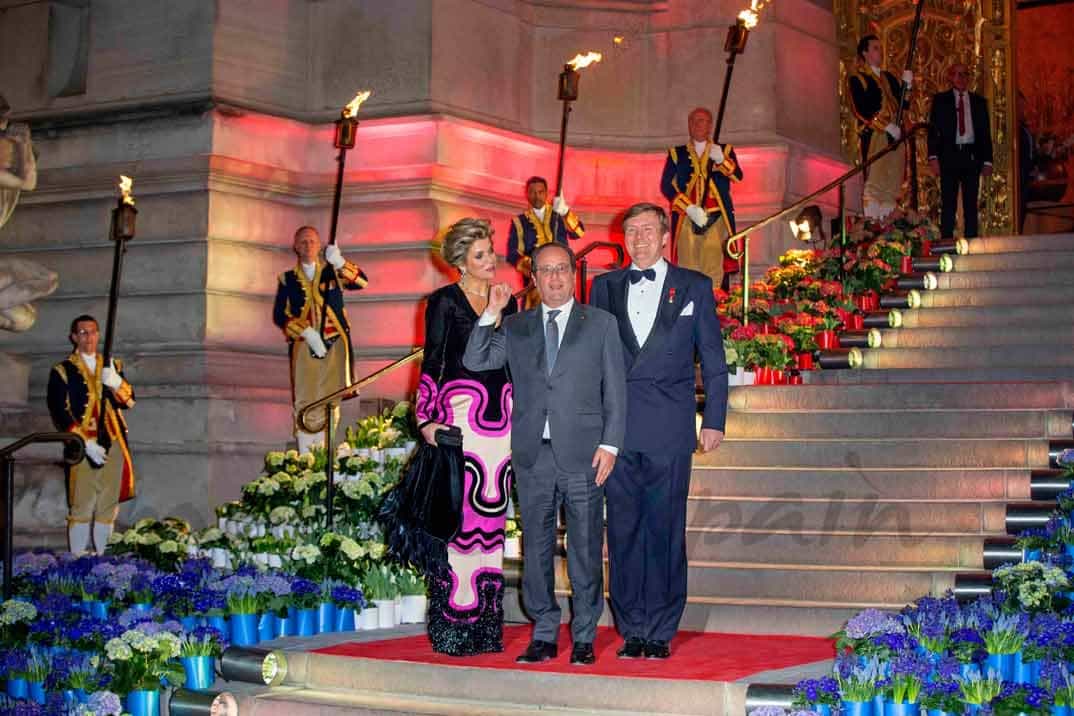 presidente-hollande-y-reyes-guillermo-y-maxima-de-holanda.jpg cena de gala en paris