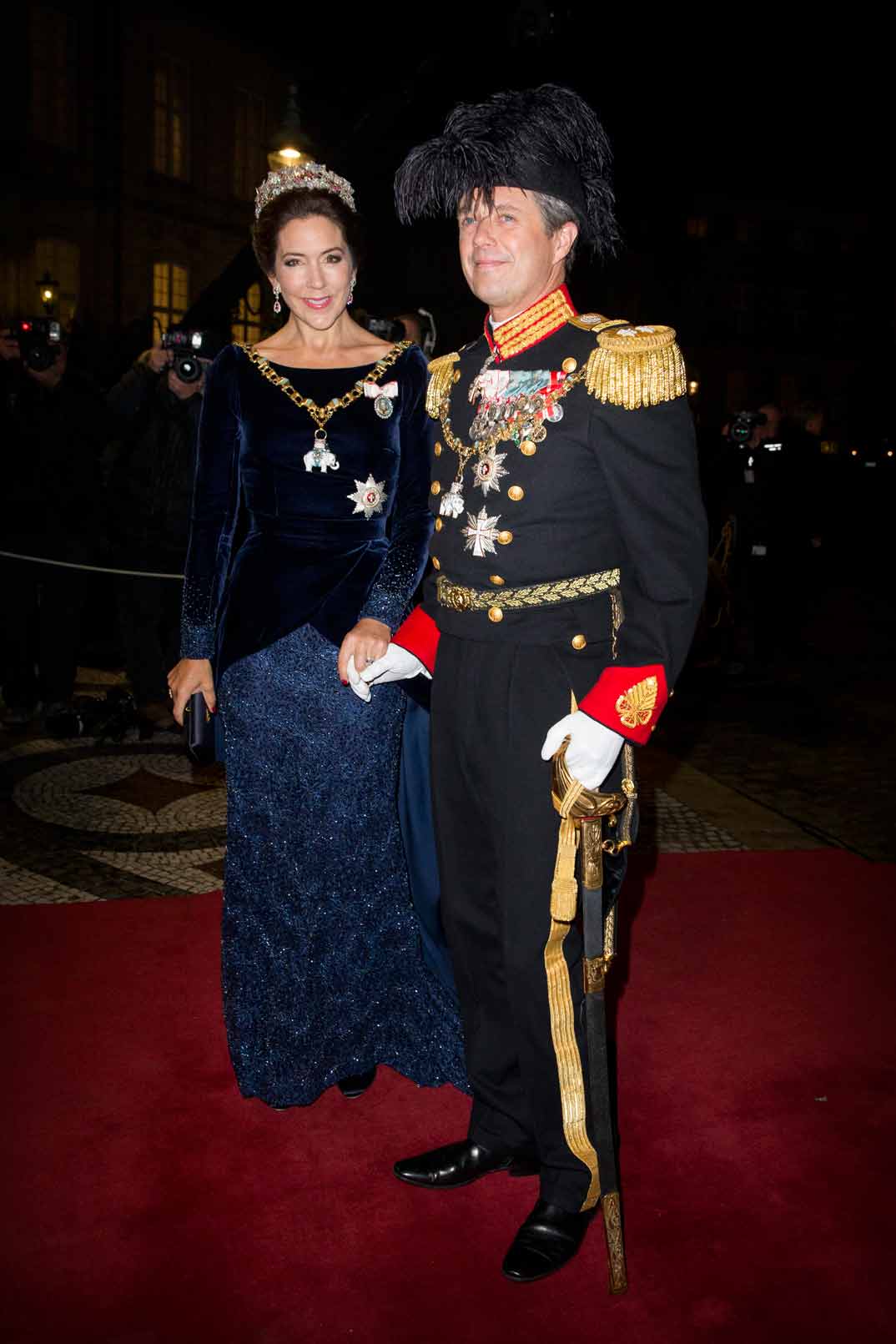 principe-federico-y-princesa-mary-de-dinamarca e la cena de gala de ano nuevo