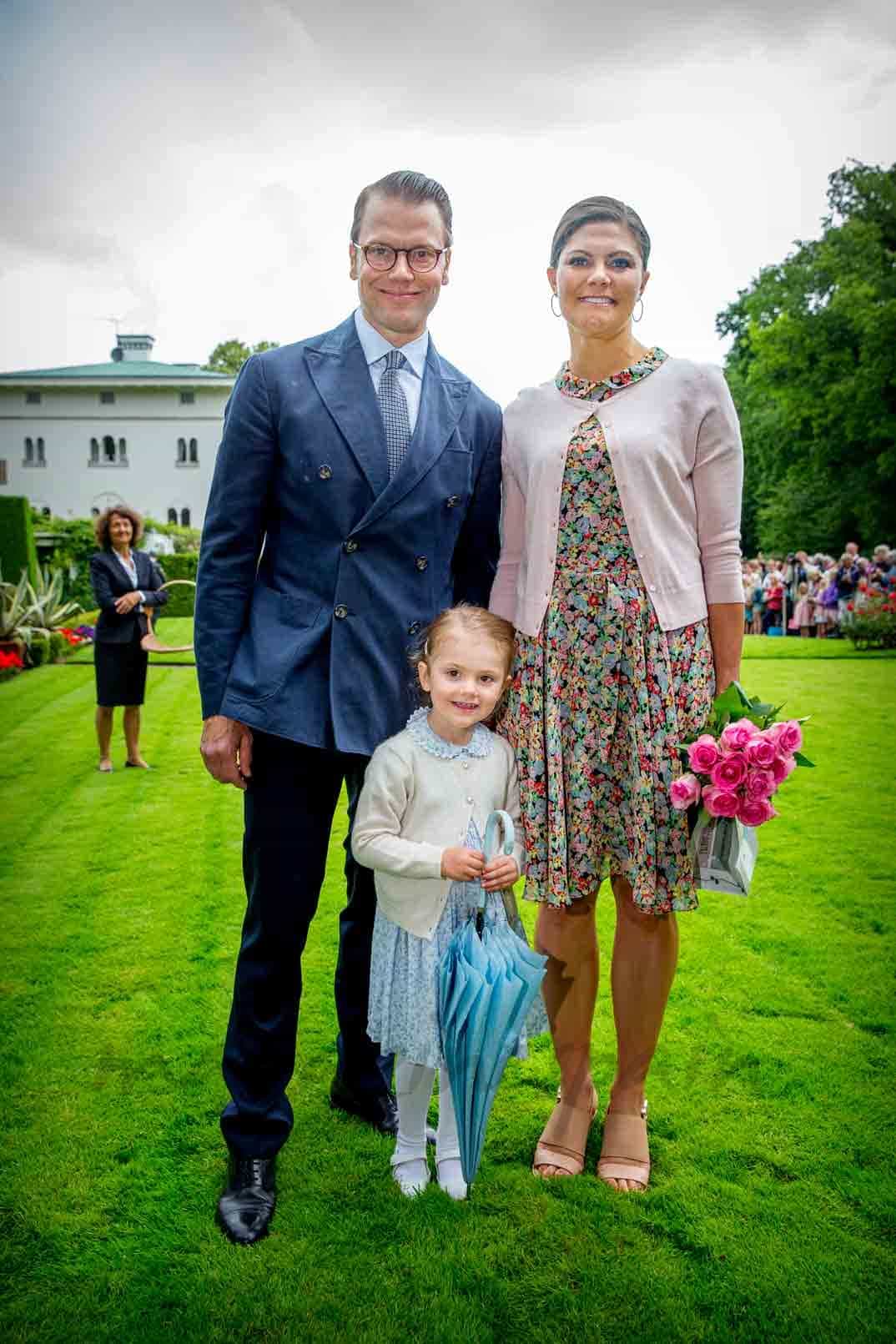 victoria de suecia con su marido y su hija estelle
