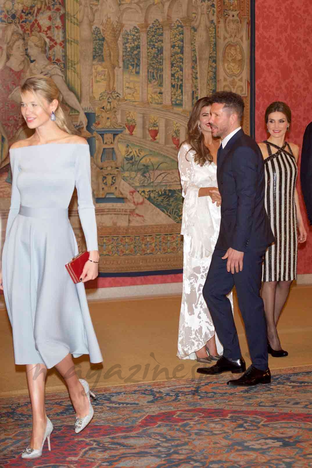 Diego Pablo Simeone y Carla Pereyra con los Reyes y el Presidente Macri y su esposa, en la recepción ofrecida en honor de Don Felipe y Doña Letizia 