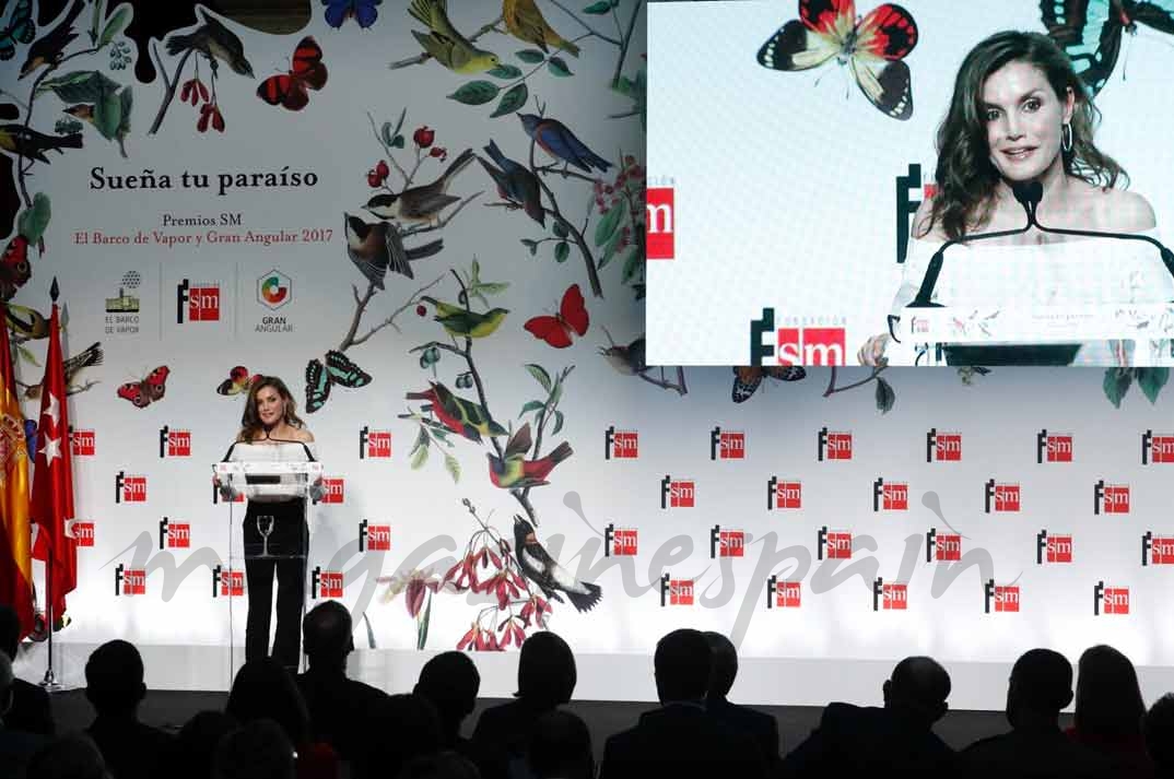 Su Majestad la Reina durante su intervención en la entrega de los Premios SM de Literatura Infantil y Juvenil "El Barco de Vapor" y "Gran Angular" © Casa S.M. El Rey