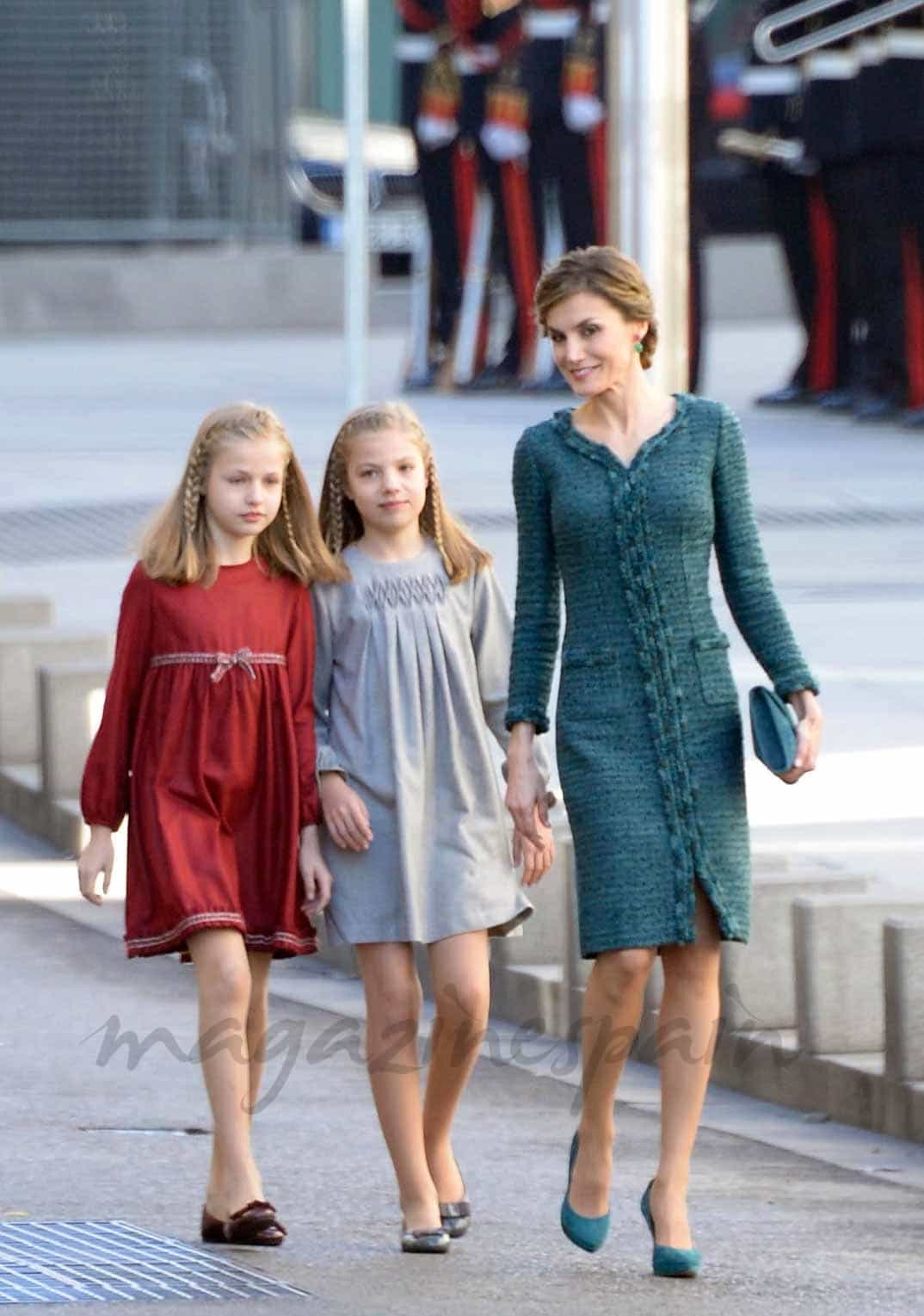 Infanta Sofía, princesa Leonor, reina Letizia llegan al Palacio de las Cortes