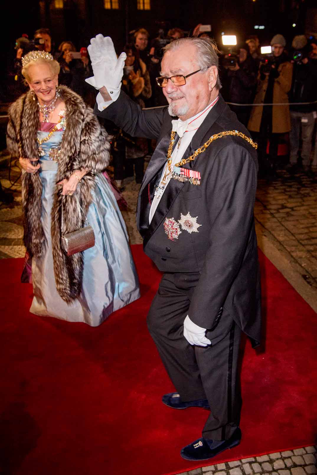 reina margarita y el principe henrik reciben el ano nuevo