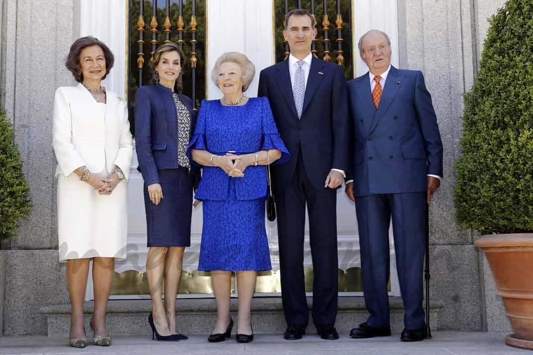 reina sofia princesa beatriz rey juan carlos rey felipe reina letizia en la exposicion de el bosco