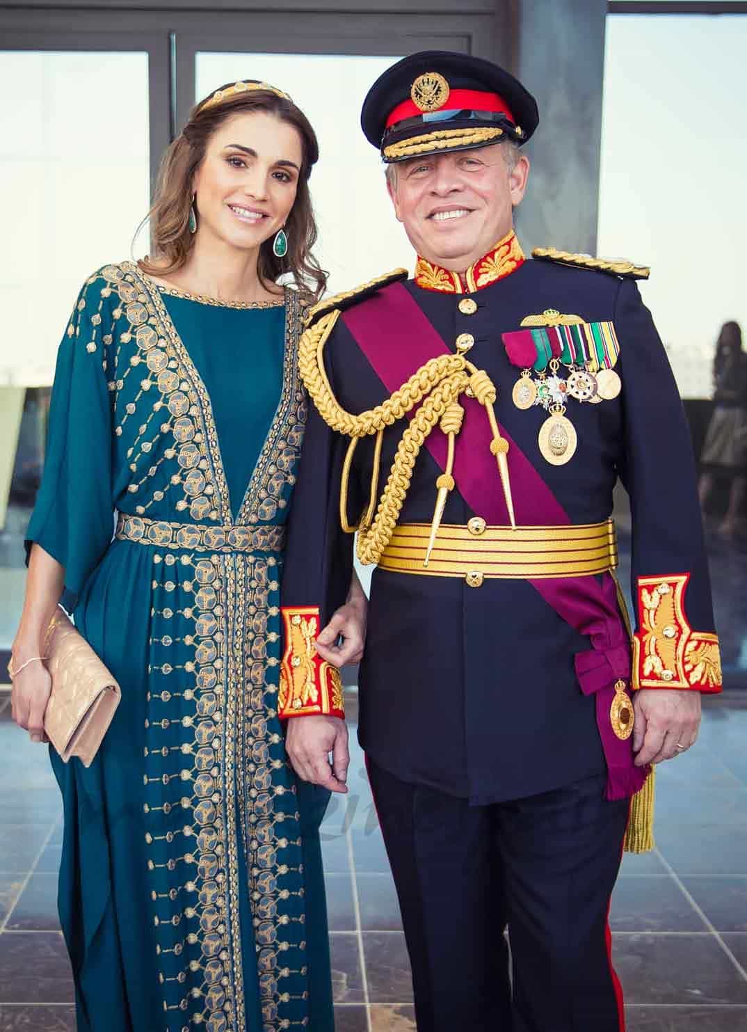 rey-abdullh-y-reina-rania en flag parade