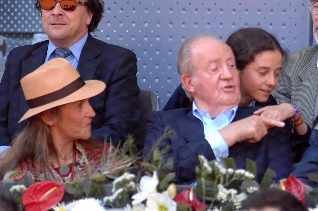 rey-juan-carlos-infanta-elena-y victoria federica en el tenis