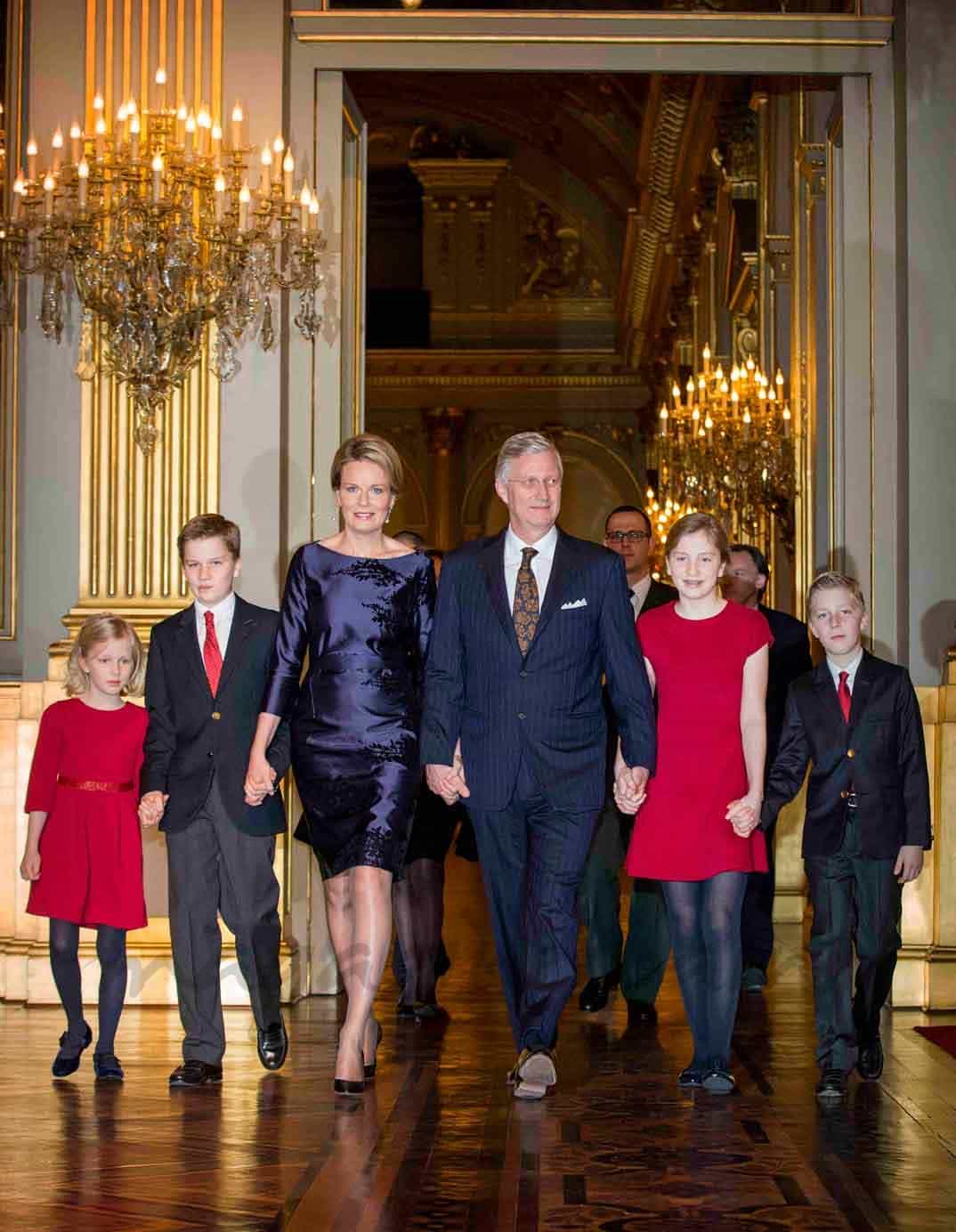 rey-philippe-reina-mathilde-princesa-elisabeth-principe-gabriel-principe-emmanuel-y-princesa-eleonore en el concierto de navidad