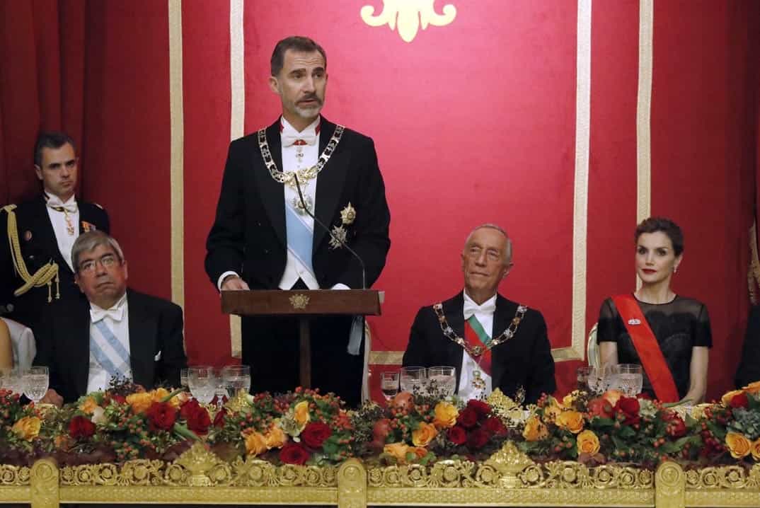 Don Felipe durante su intervención en la cena celebrada en el Palacio de los Duques de Braganza © Casa S.M. El Rey