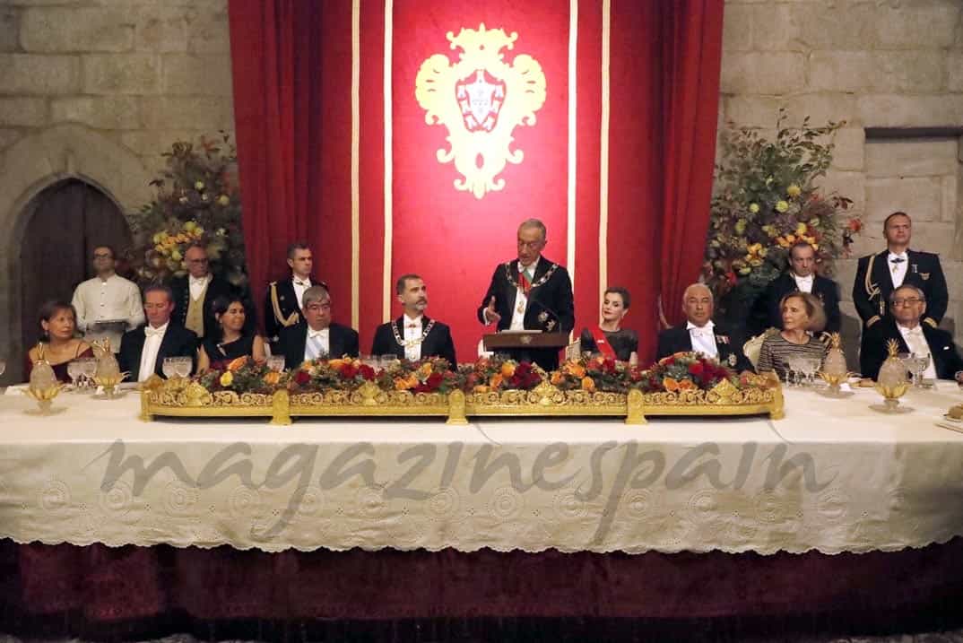 Vista de la mesa presidencial, en el momento de la intervención del Presidente de la República Portuguesa © Casa S.M. El Rey