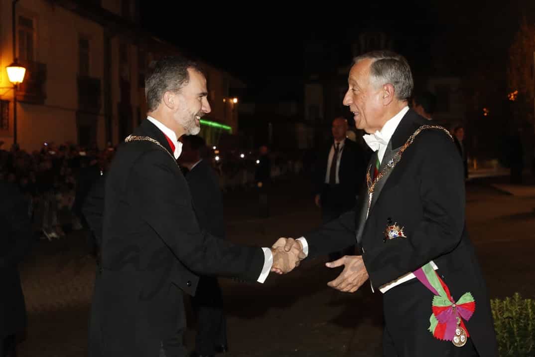 Su Majestad el Rey recibe el saludo del Presidente de la República Portuguesa, Marcelo Rebelo de Sousa © Casa S.M. El Rey