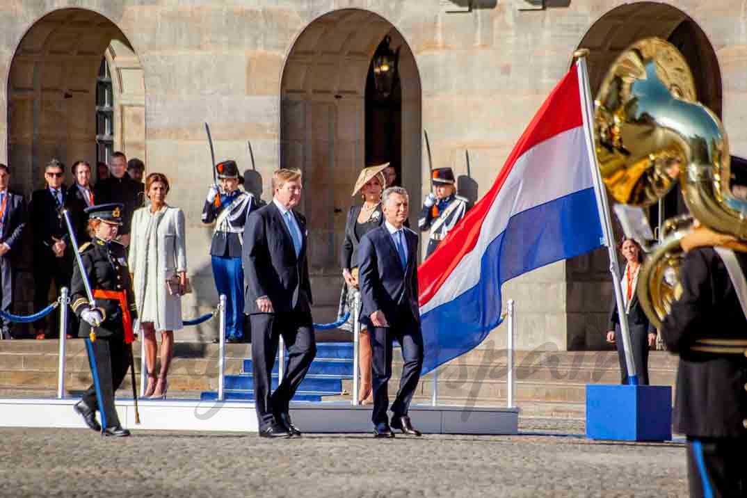 reyes de holanda y presidente argentino