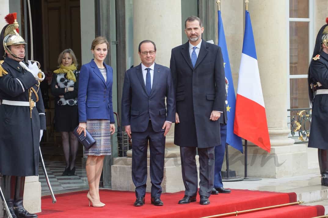 Rey Felipe y Reina Letizia con Francois Hollande en París