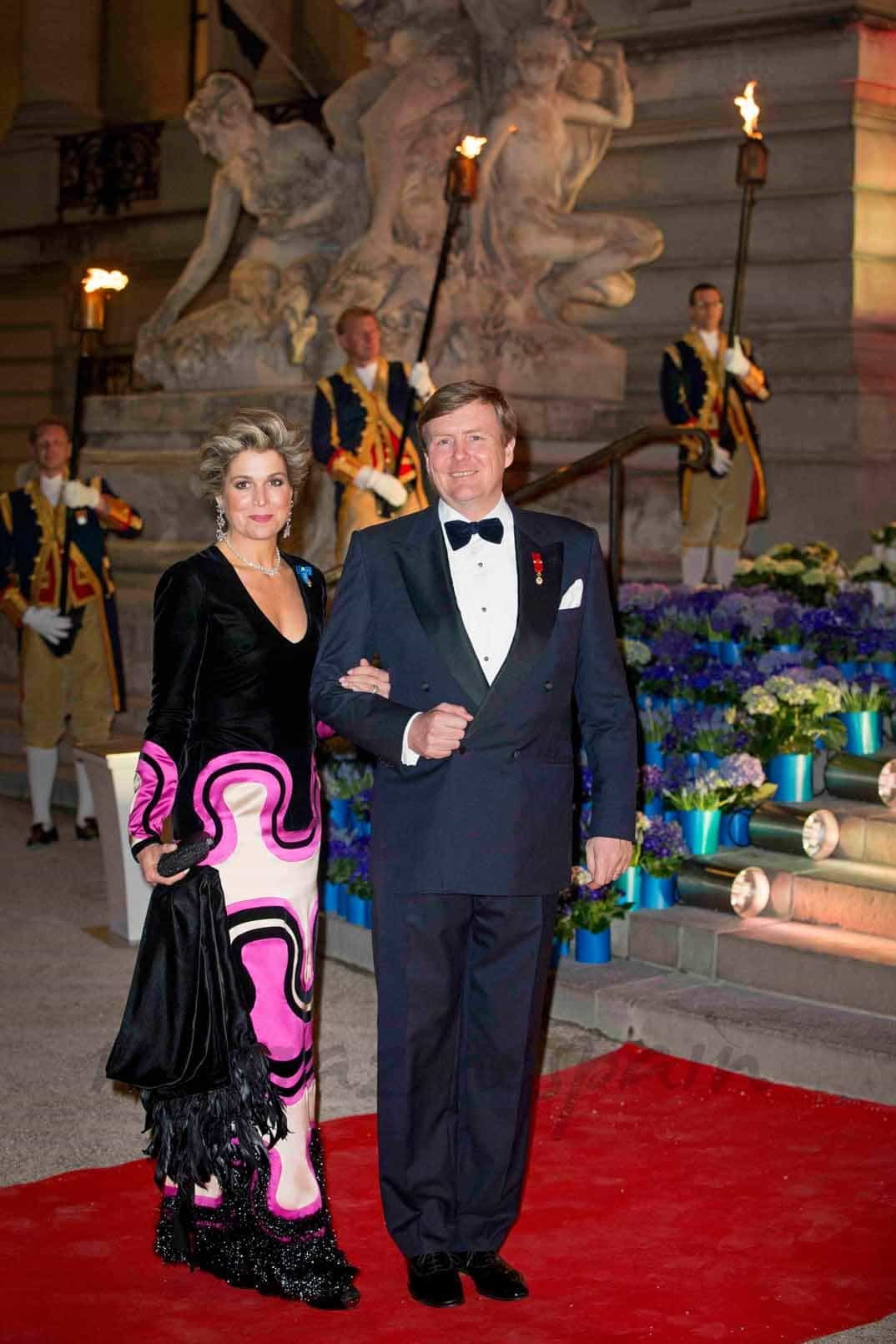 reyes-guillermo-y-maxima-de-holanda cena de gala en paris