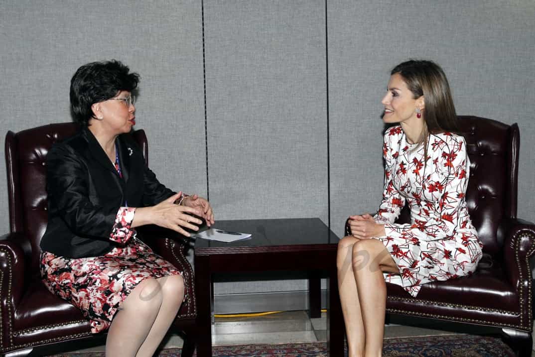 Su Majestad la Reina tras el encuentro con la directora general OMS, Margaret Chan © Casa Real