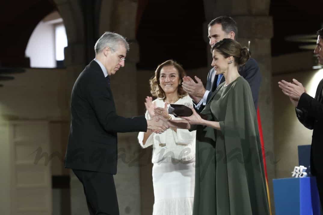 Su Majestad la Reina entrega el Premio Nacional de Innovación 2016 en la modalidad "Compra Pública Innovadora", a la Agencia Gallega de Innovación, en manos de Francisco Conde López, consejero de Economía, Empleo e Industria de la Xunta de Galicia © Casa de S.M. el Rey 