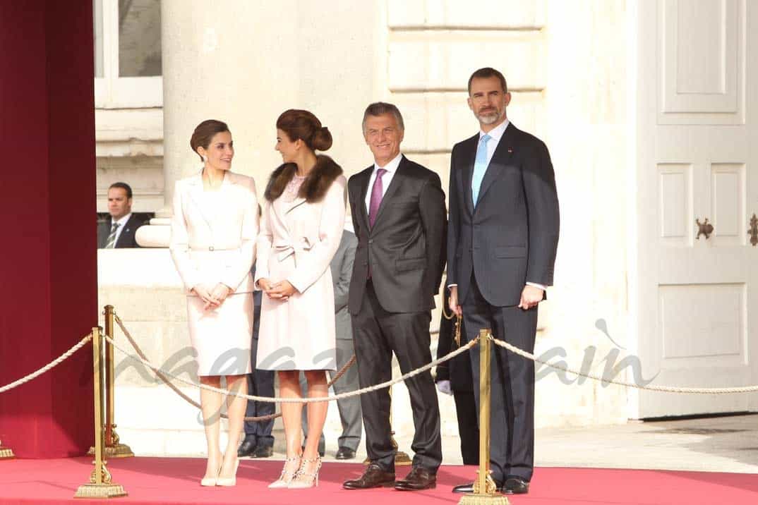 Reyes de España y el presidente Mauricio Macri con su esposa Juliana Awada © Casa S.M. El Rey