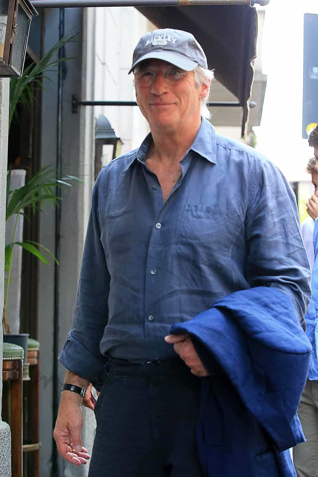 richard gere vacaciones en milan con alejandra silva