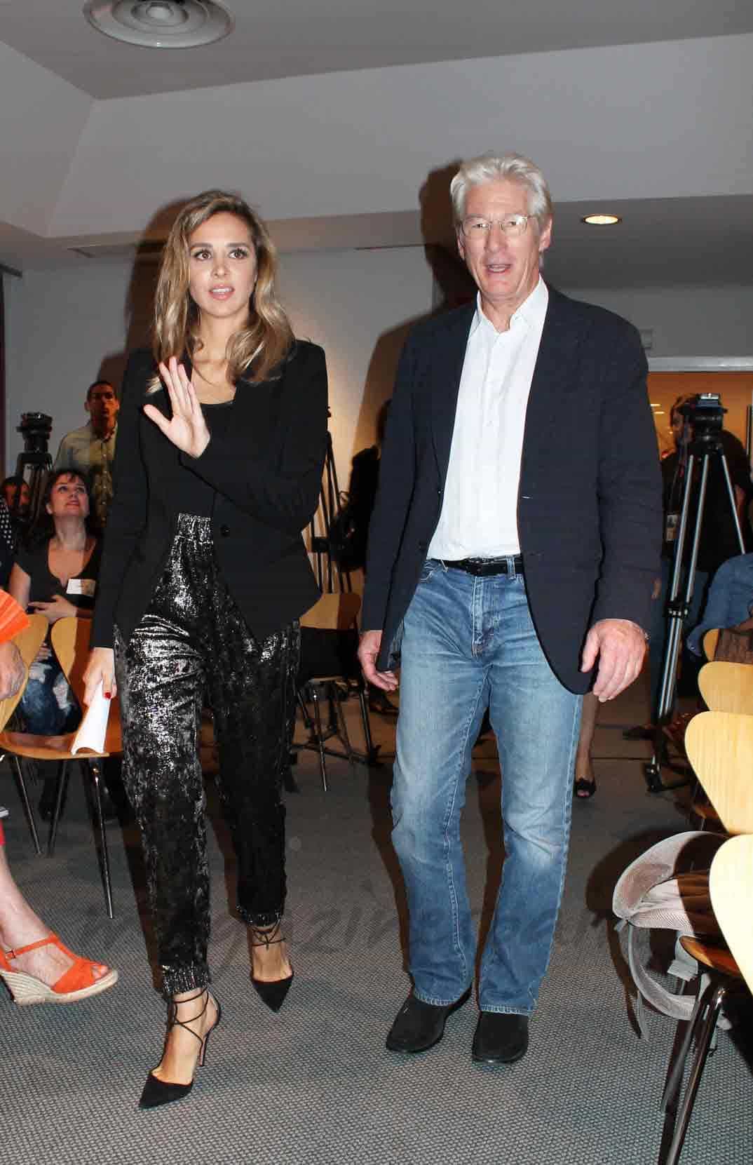 richard-gere-y-alejandra-silva a favor de las personas sin hogar