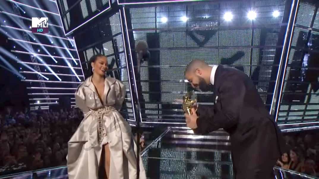 Rihanna y Drake en los MTV Video Music Awards 2016