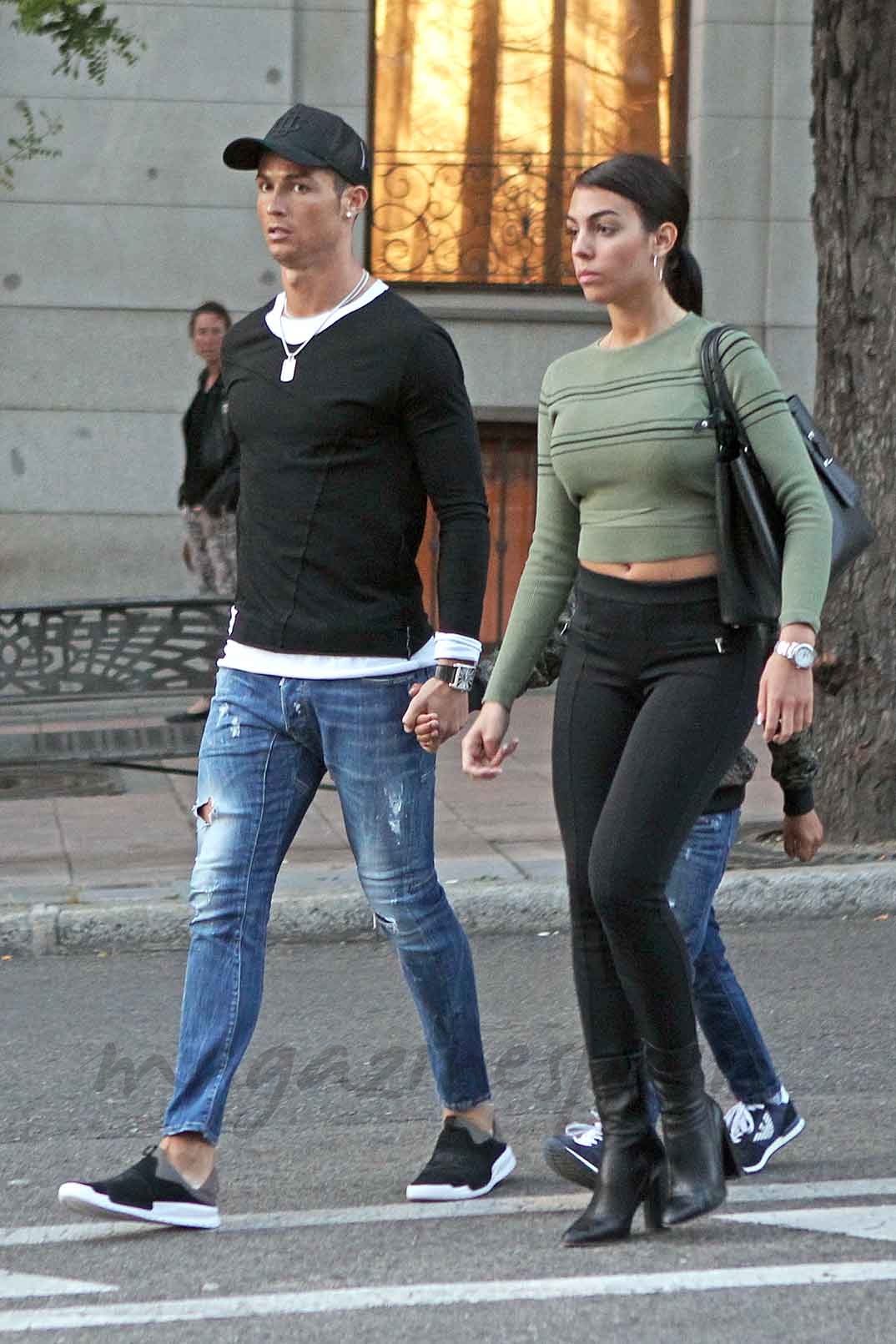 Cristiano Ronaldo con su novia Georgina Rodríguez y su hijo 