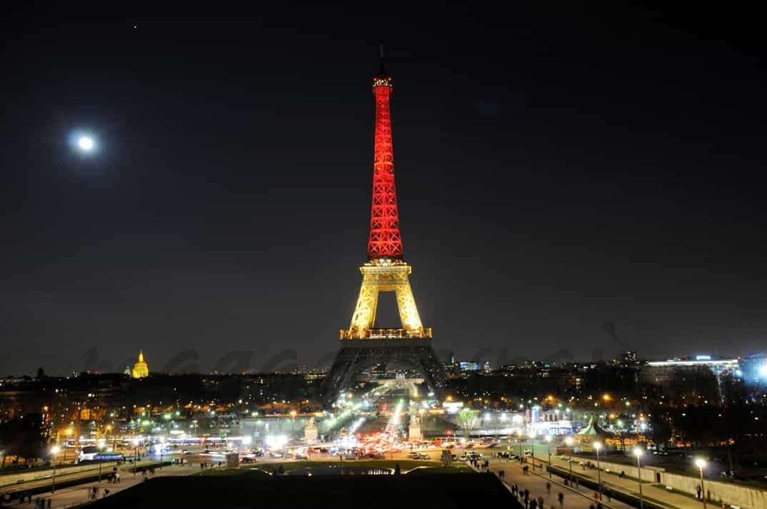 torre eiffel homenaje a las vicitimas del atentado en bruselas